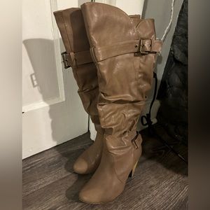 Size 10 Boot with Wooden Heel